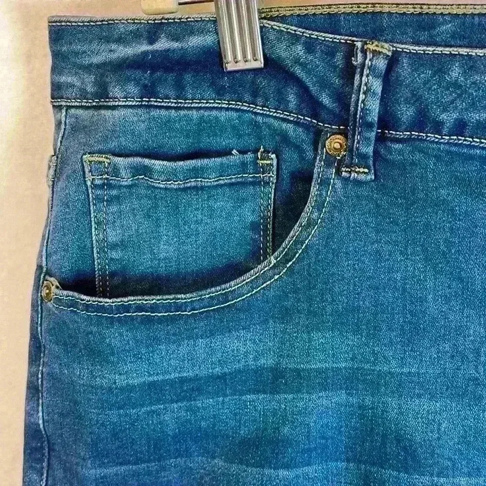 Chicsoul Jeans Blue Women’s Size 24 High Rise Straight Medium Wash - Picture 3 of 9